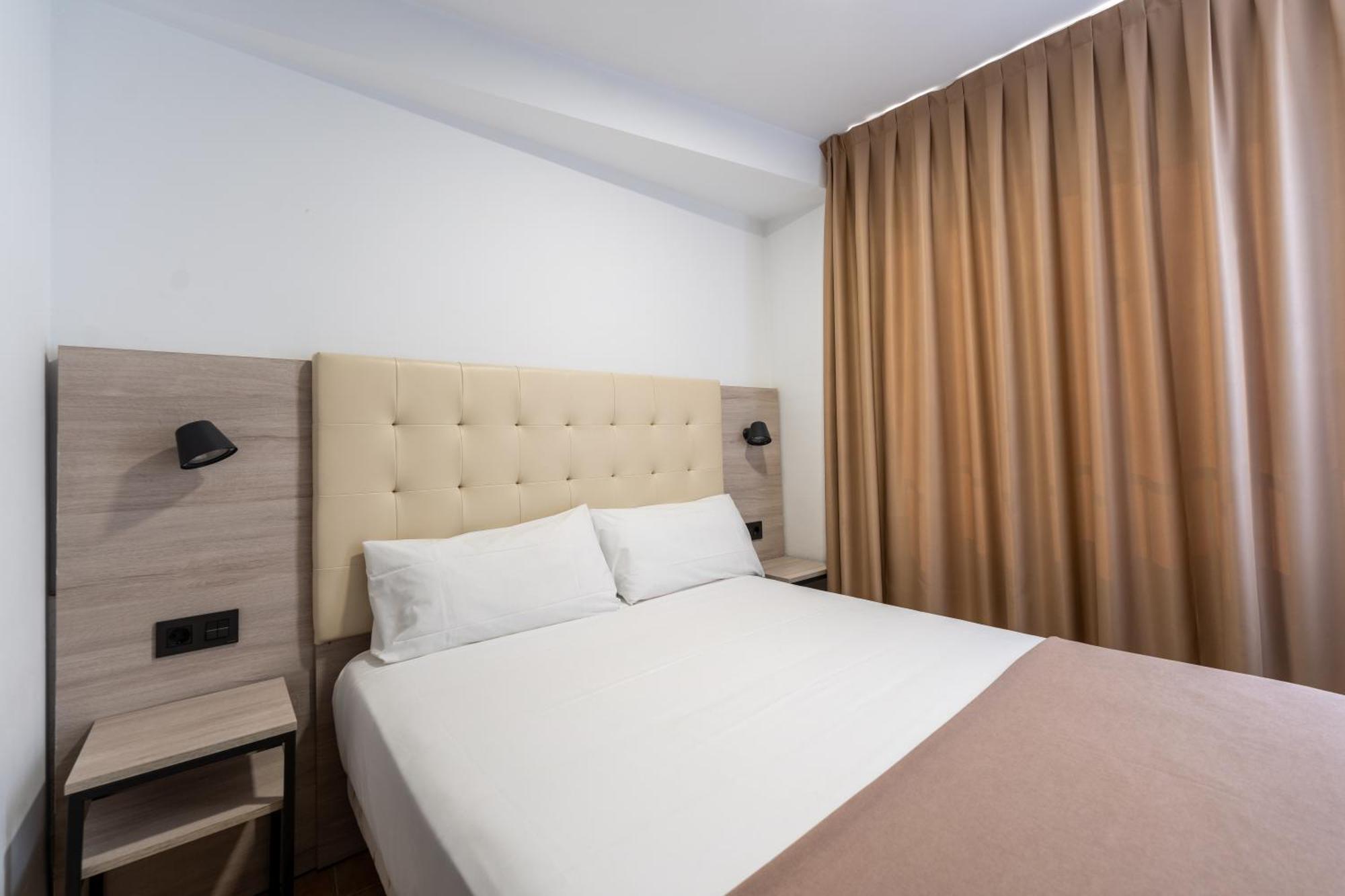 Hotel Queens - Adults Only Бенідорм Екстер'єр фото